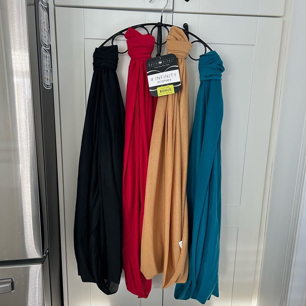 New Sofia Vitali Infinity Scarf Set